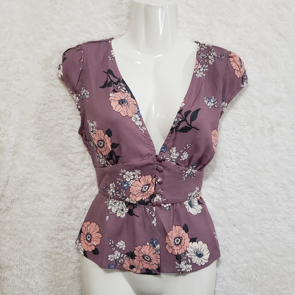 Sadie & sage peplum mauve floral button to…